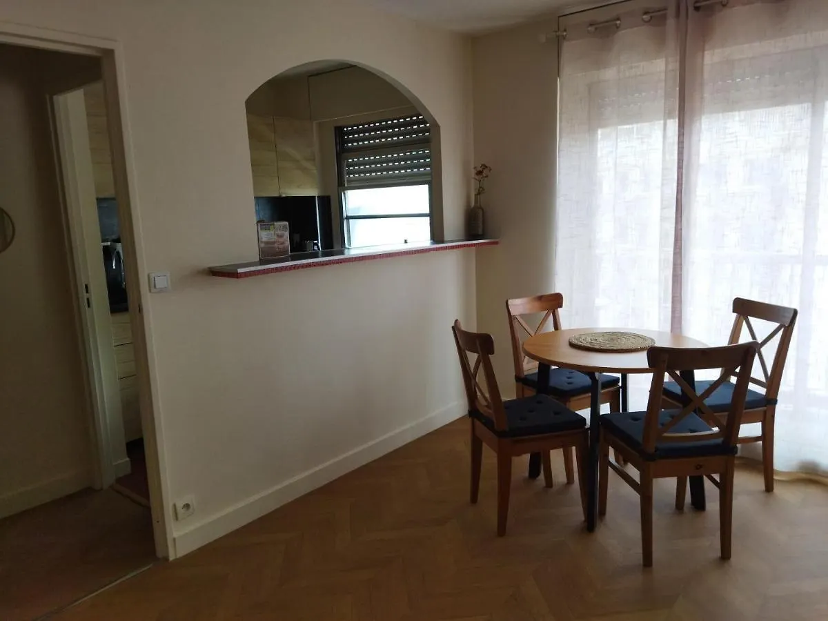 Paris 2 Pieces Renove Apartment 0*,